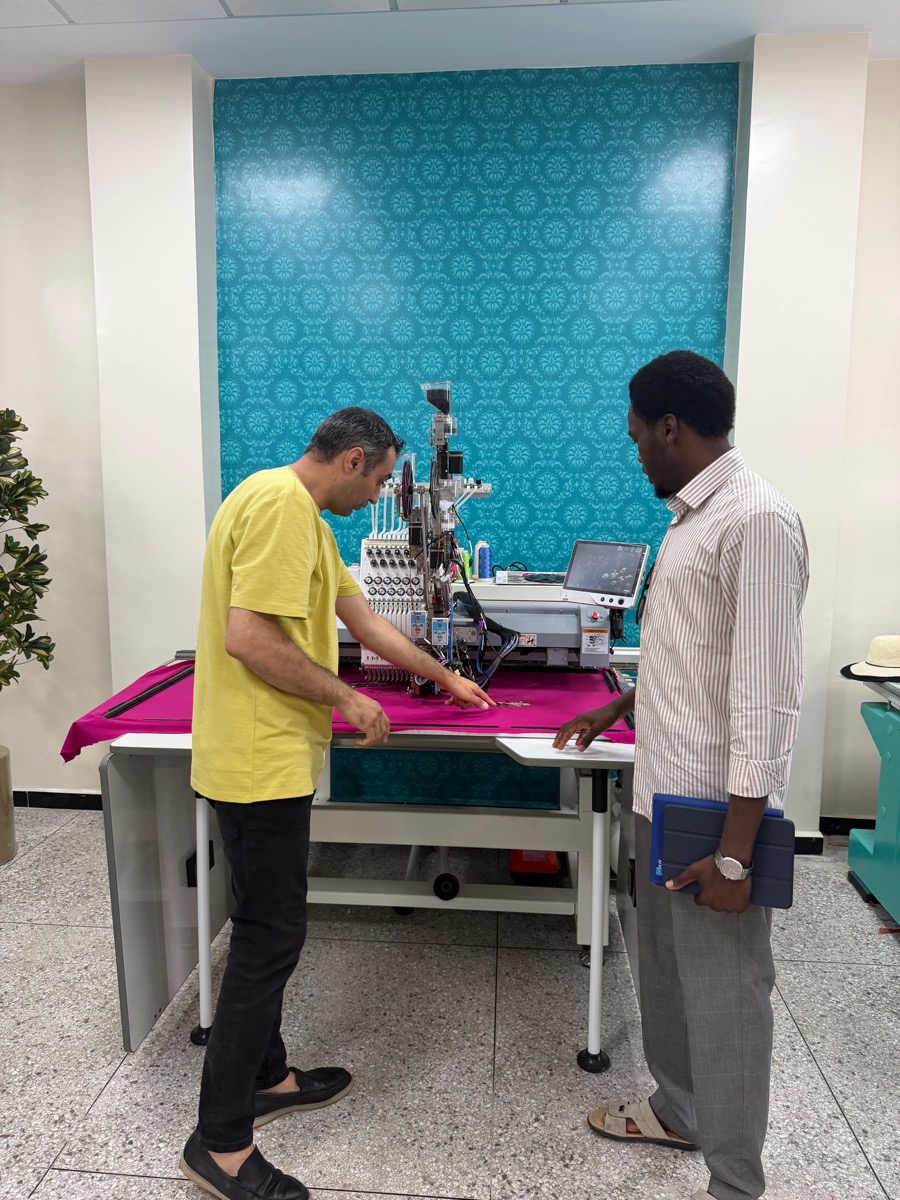 Visite d'un atelier de broderie et de confection textile